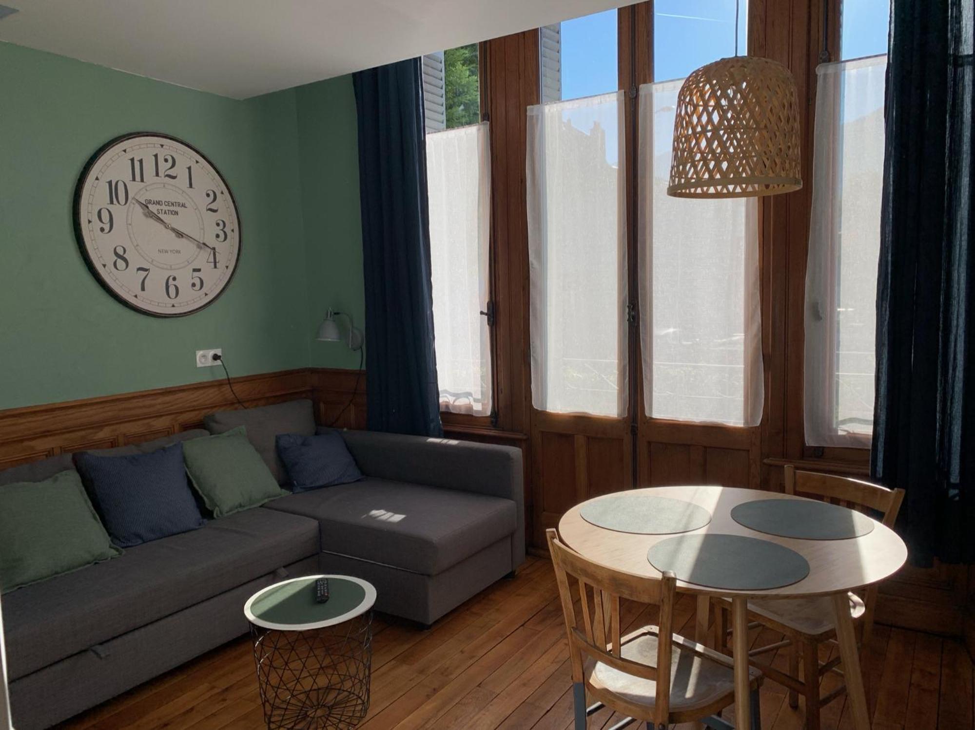 A Deux Pas De La Gare, La Maison Rouge Albertville Dış mekan fotoğraf