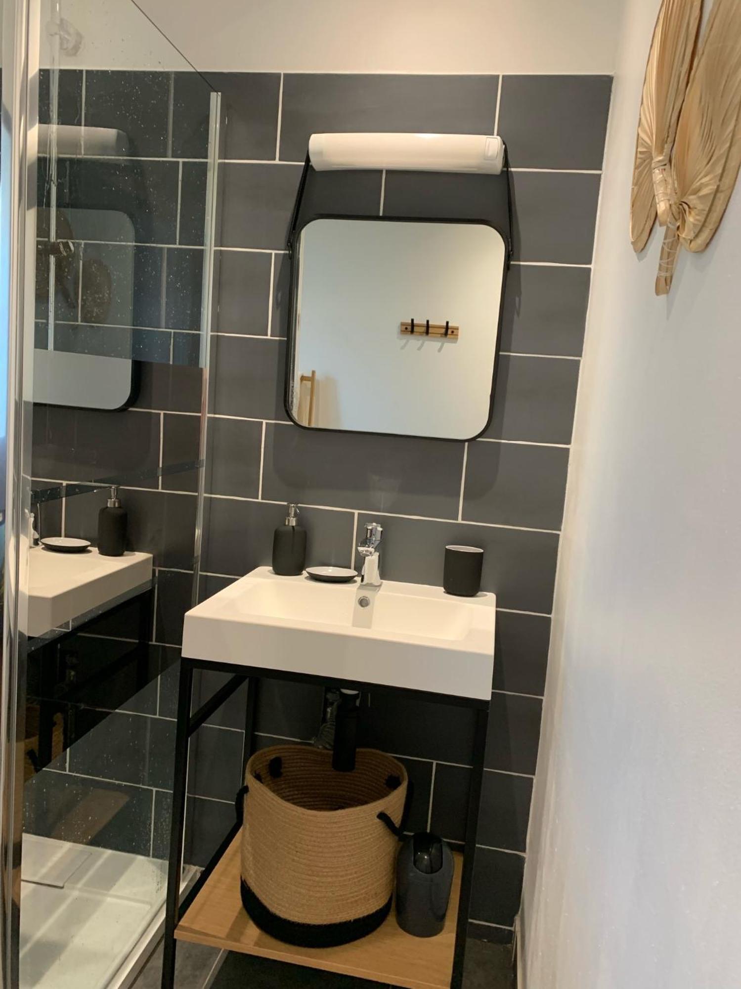 A Deux Pas De La Gare, La Maison Rouge Albertville Dış mekan fotoğraf